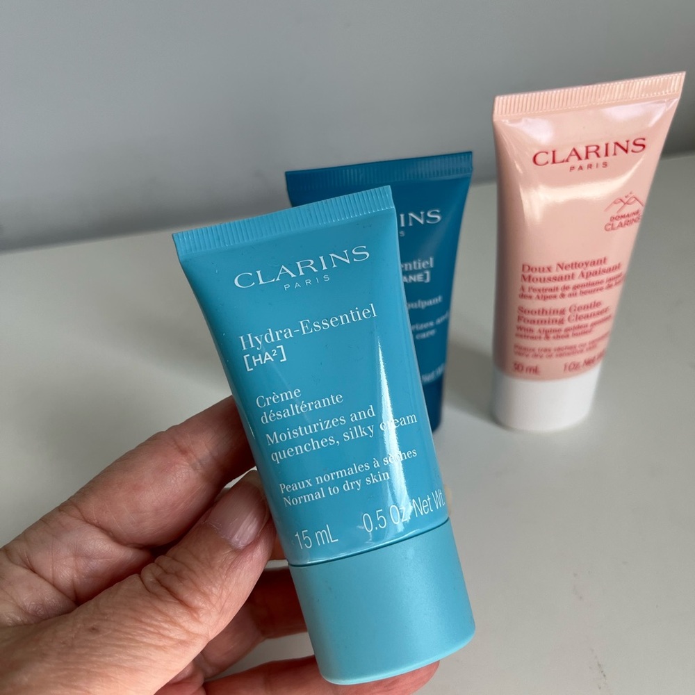 Clarins Hydra-Essentiel Skincare Set - Picture 2 of 4